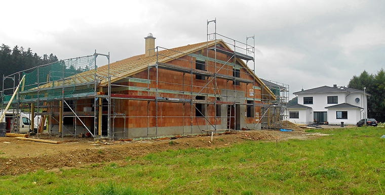 Romantisch schönes Foto mit roten Hausdächern