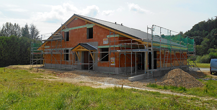 Romantisch schönes Foto mit roten Hausdächern