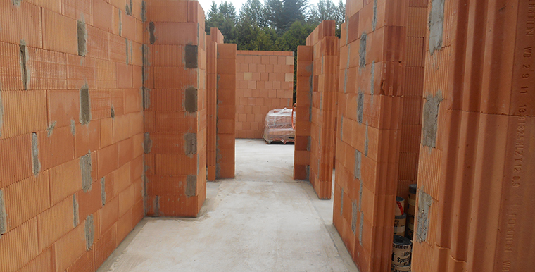 Romantisch schönes Foto mit roten Hausdächern