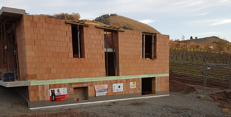 Romantisch schönes Foto mit roten Hausdächern