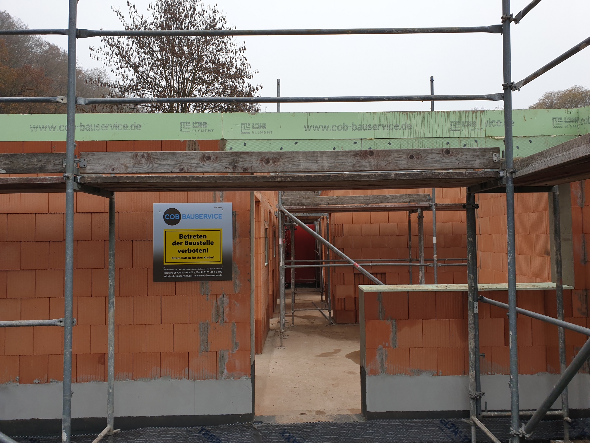 Romantisch schönes Foto mit roten Hausdächern