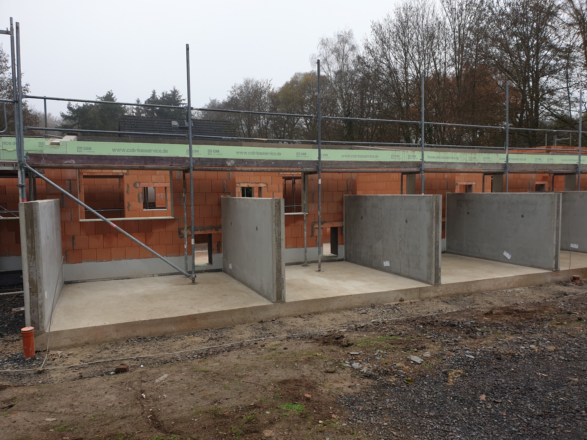 Romantisch schönes Foto mit roten Hausdächern