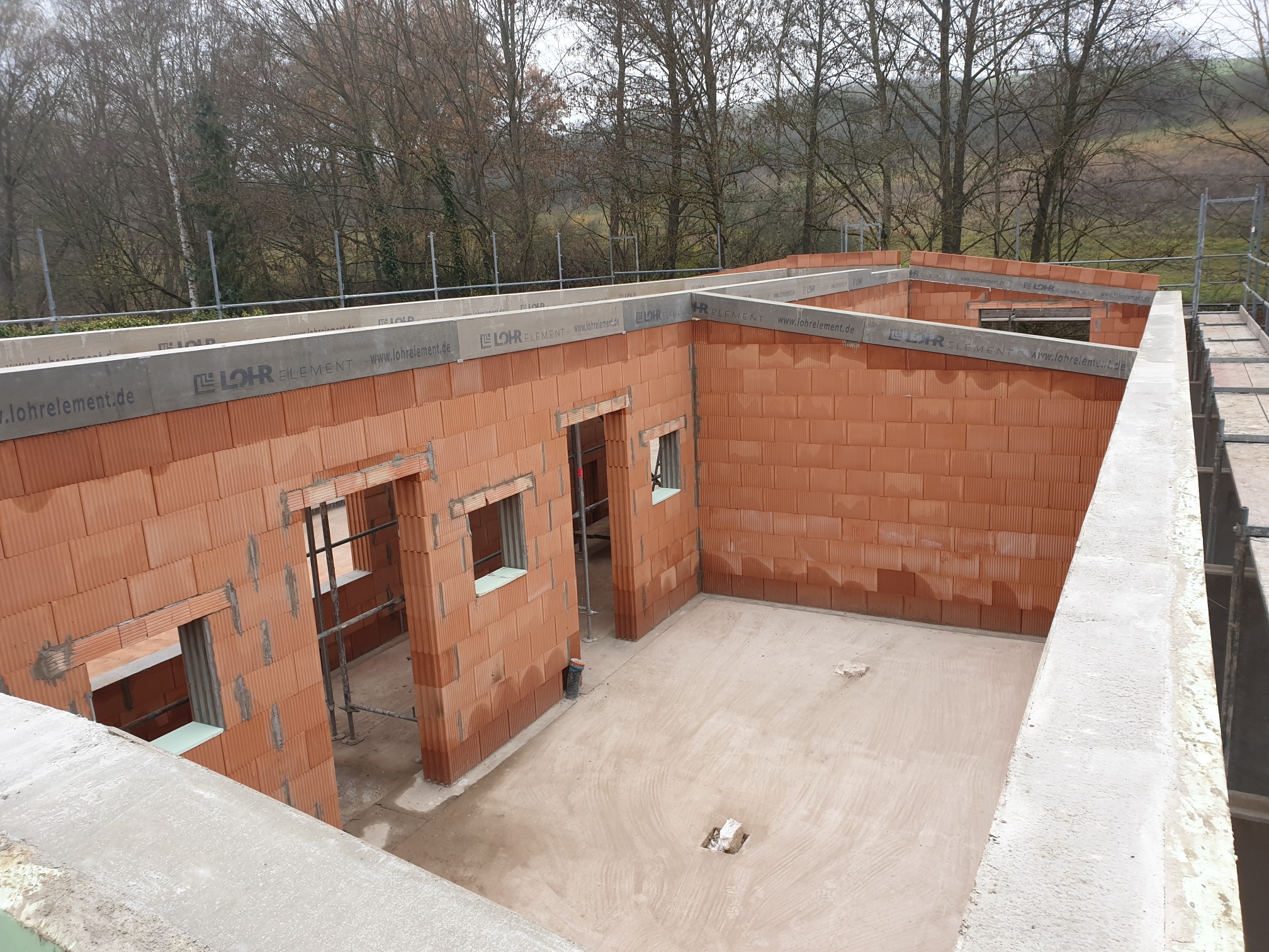 Romantisch schönes Foto mit roten Hausdächern