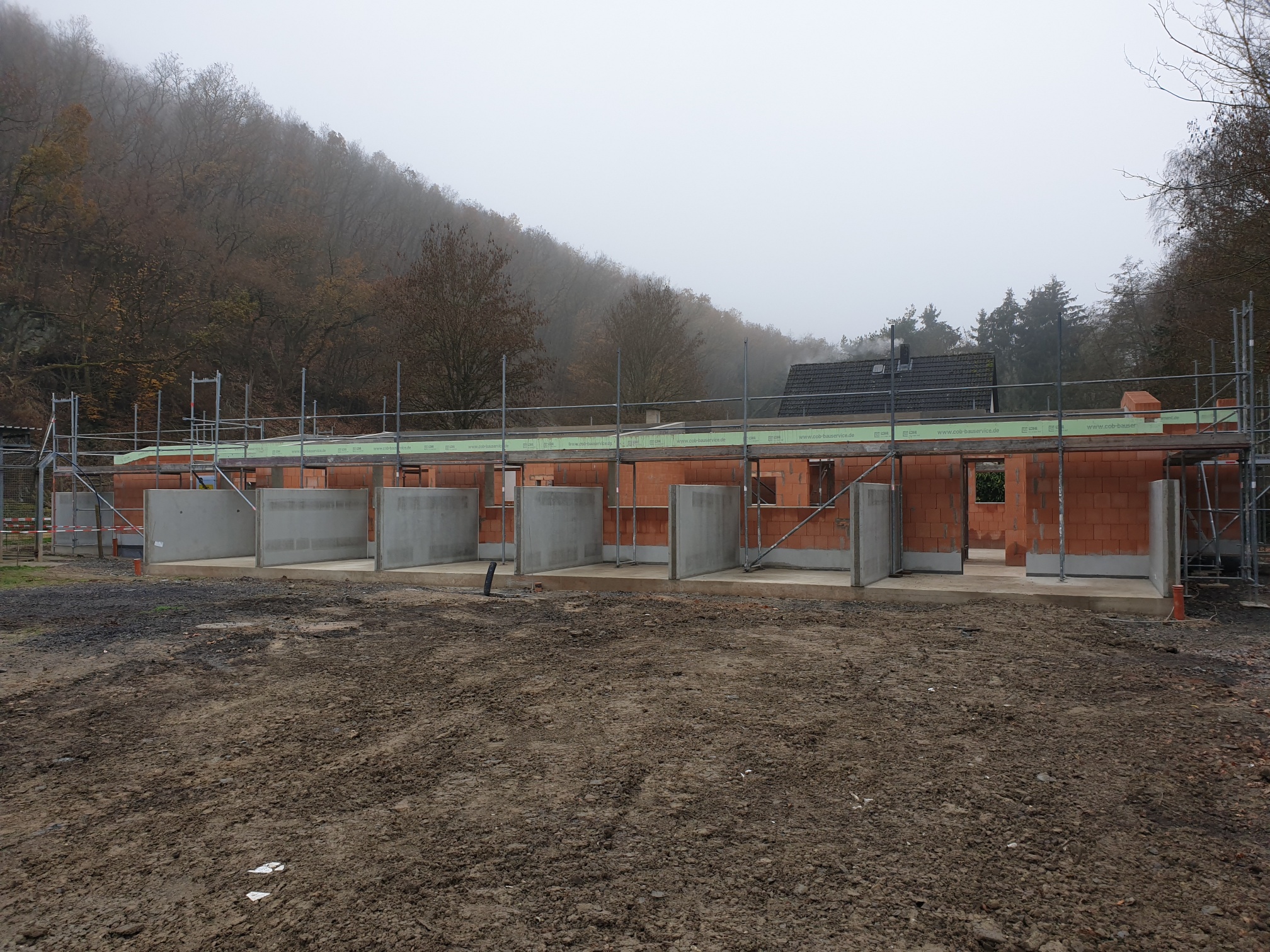 Romantisch schönes Foto mit roten Hausdächern