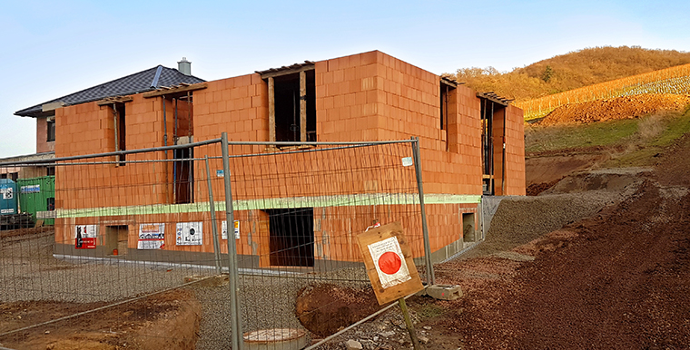 Romantisch schönes Foto mit roten Hausdächern