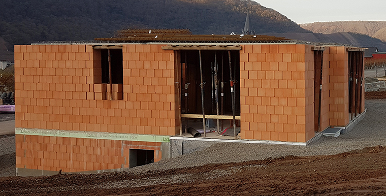 Romantisch schönes Foto mit roten Hausdächern