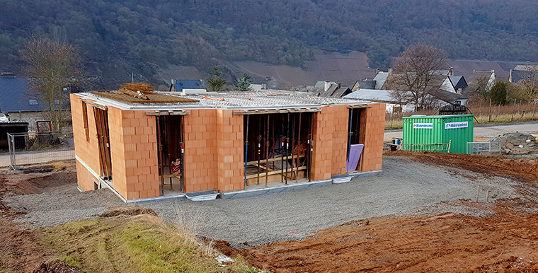 Romantisch schönes Foto mit roten Hausdächern