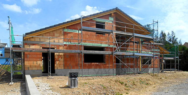 Romantisch schönes Foto mit roten Hausdächern