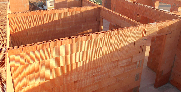 Romantisch schönes Foto mit roten Hausdächern